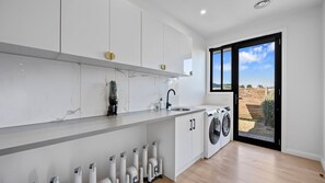 Interior - Opal - Mansfield - Sleeps 7 (Mansfield)