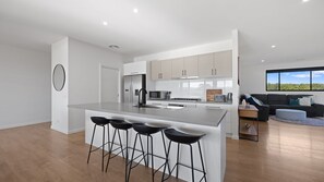 Fridge, microwave, oven, stovetop - Opal - Mansfield - Sleeps 7 (Mansfield)