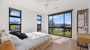 3 bedrooms, desk, travel cot, free WiFi
