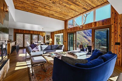 Wildflower at Sundance • Deluxe design • Hot tub • Mountain views • Huge decks • Open space & ping pong