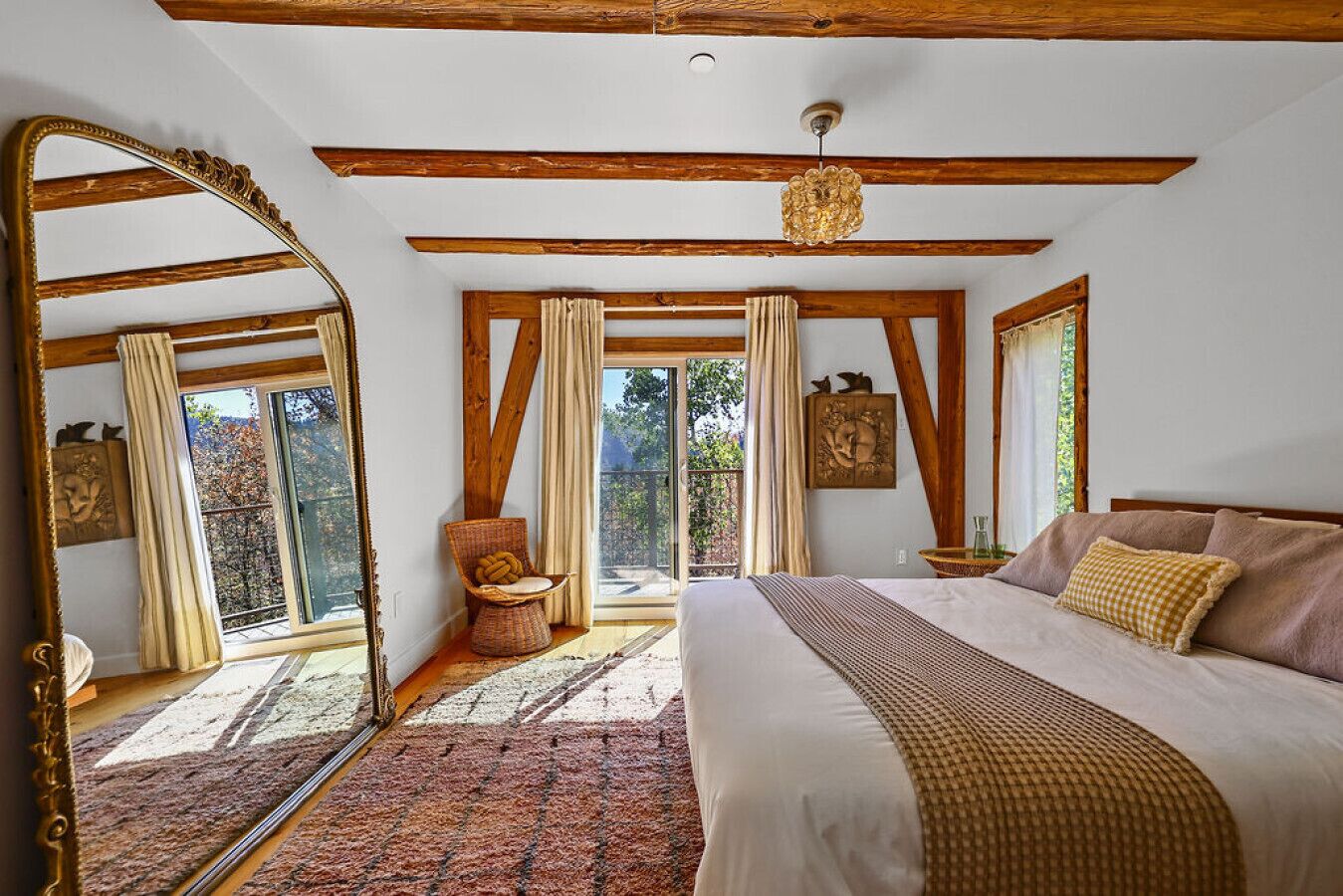 3 bedrooms, iron/ironing board, travel crib, free WiFi