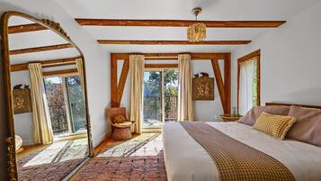 3 bedrooms, iron/ironing board, travel crib, free WiFi