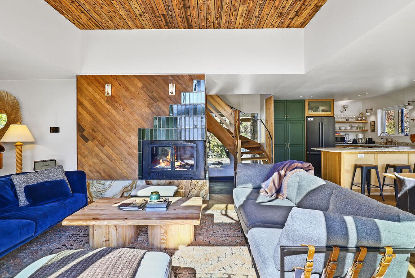 電視、壁爐、乒乓球設施