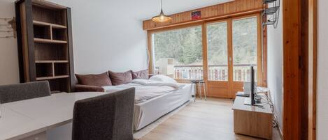 1 bedroom, iron/ironing board, free WiFi, bed sheets