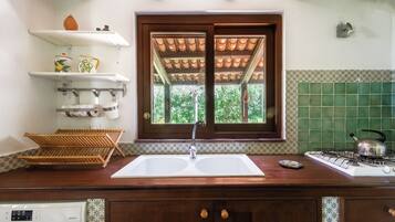 House, Partial Sea View | Private kitchen | Electric kettle, toaster