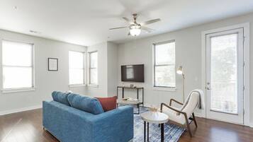 Een televisie en een kantoor