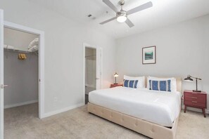 2 عدّة غرف نوم ومكواة/لوح كي وواي فاي وملاءات أسرّة