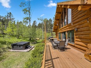 Outdoor dining - Peaceful Valley Hideaway (Rapid City)