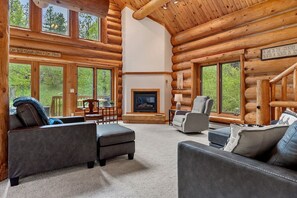 Smart TV, fireplace, foosball - Peaceful Valley Hideaway (Rapid City)