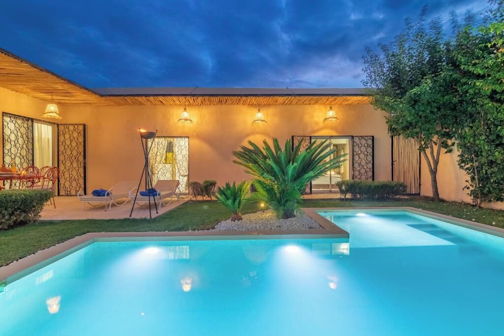 Piscine couverte, piscine extérieure