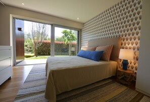3 slaapkamers, een strijkplank/strijkijzer, gratis wifi, beddengoed
