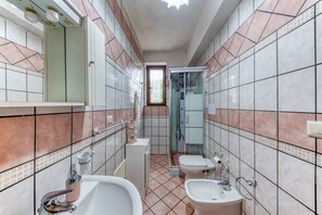 Apartamento, 1 quarto | Banheiro