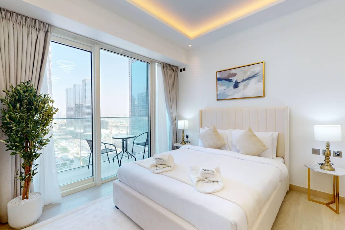 Apartment, 1 Bedroom, Pool Access | 3 bedrooms, bed sheets