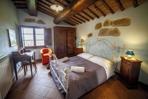 6 soverom, strykejern/-brett, wi-fi (inkludert) og sengetøy