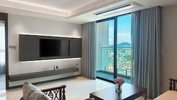 Executive Three Bedroom Suite City View or River View | Living area