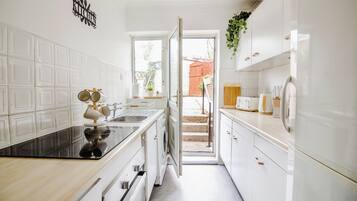 Microwave, oven, coffee/tea maker, electric kettle