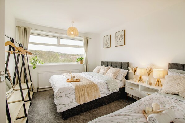 3 bedrooms, iron/ironing board, free WiFi, bed sheets