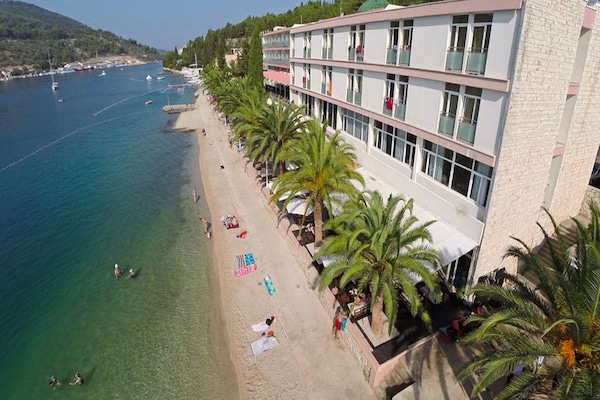 Studio (Studio Apartment with Terrace and Cit) | Beach