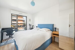 2 bedrooms, WiFi, bed sheets - The Transforming Terrace, by Veeve (Paris)