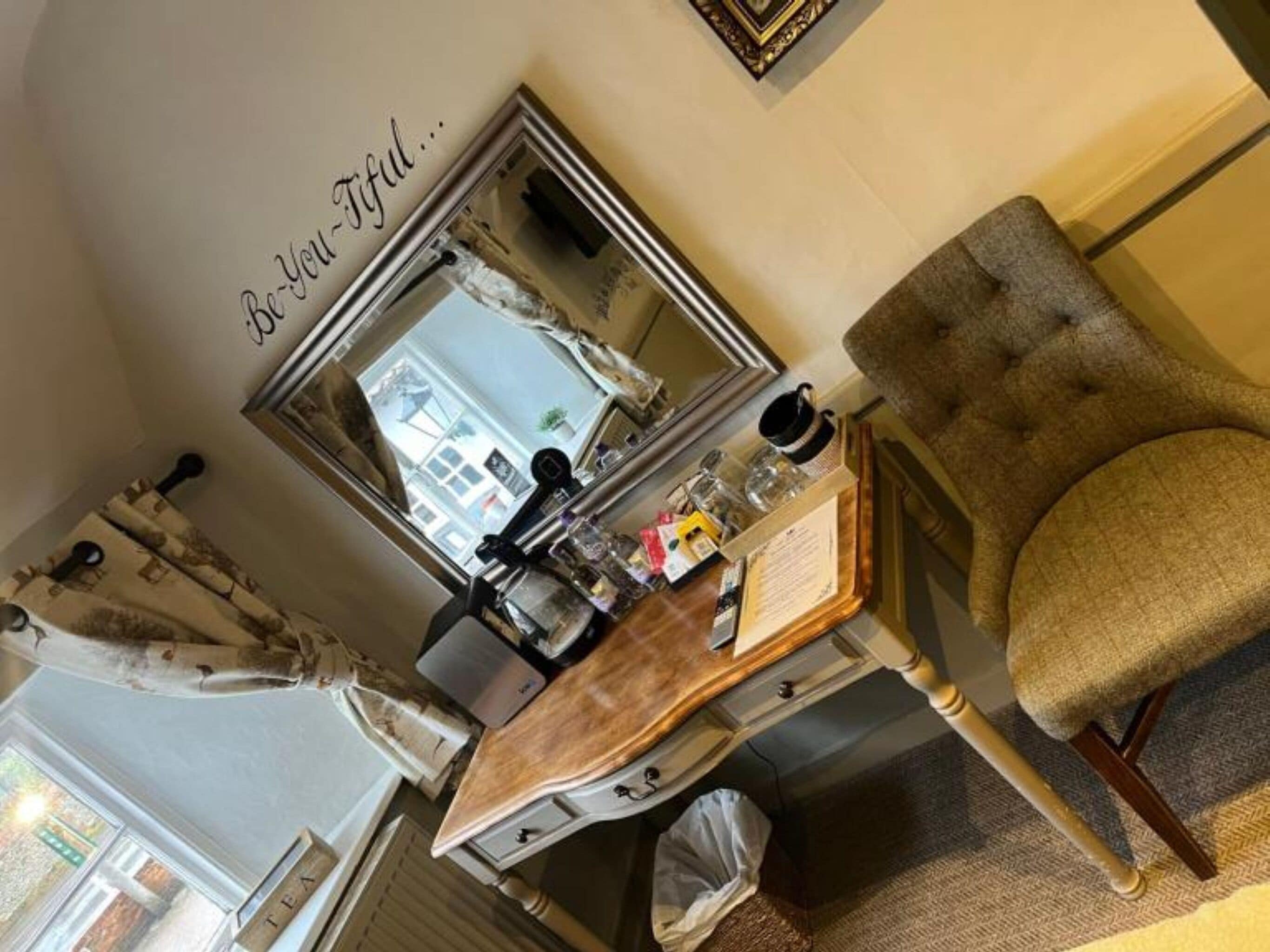 Habitación con 2 camas individuales, baño privado | Servicio de la habitación