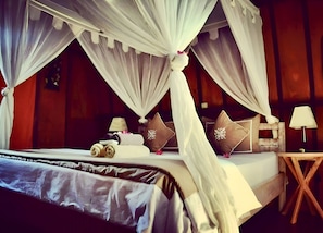 Signature Double Room, Garden View | Minibar, in-room safe, individually decorated, individually furnished - Zoé Bungalows (Gili Trawangan)