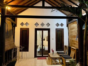 Quarto casal, vista para o jardim | Frigobar, cofres nos quartos, individualmente decorados