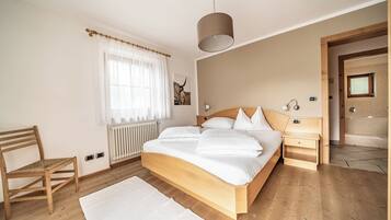 3 slaapkamers, een strijkplank/strijkijzer, wifi, beddengoed