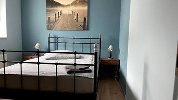 2 bedrooms, desk, travel crib, free WiFi