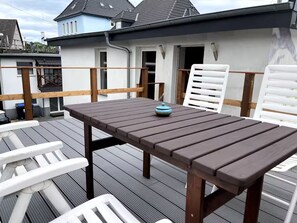 Outdoor dining - Complete apartment, 4 sleeping areas for up to 8 people (Bielefeld)