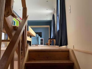 2 bedrooms, desk, travel cot, free WiFi - Complete apartment, 4 sleeping areas for up to 8 people (Bielefeld)