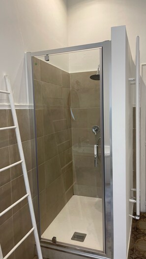 Standard Double Room | Bathroom shower - Donna Franca Florio (Palermo)