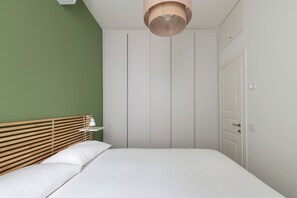 2 bedrooms, desk, iron/ironing board, travel crib - OMNIA APARTMENT, wonderful Home 2 BDR, 6 guests, Milan city center (Milano)