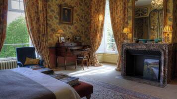 8 bedrooms, WiFi, bed sheets