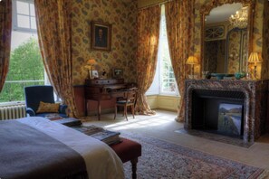 8 bedrooms, WiFi, bed sheets - Le Château de Vaux à 5min du Boulerie Jump,15min en Voiture du Circuit des 24h (Yvré-l'Évêque)