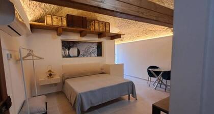 Caieta Housing - Guest House Centro Storico. Gratis Parking Pass e Ztl - 2