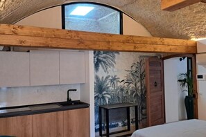 1 bedroom, bed sheets