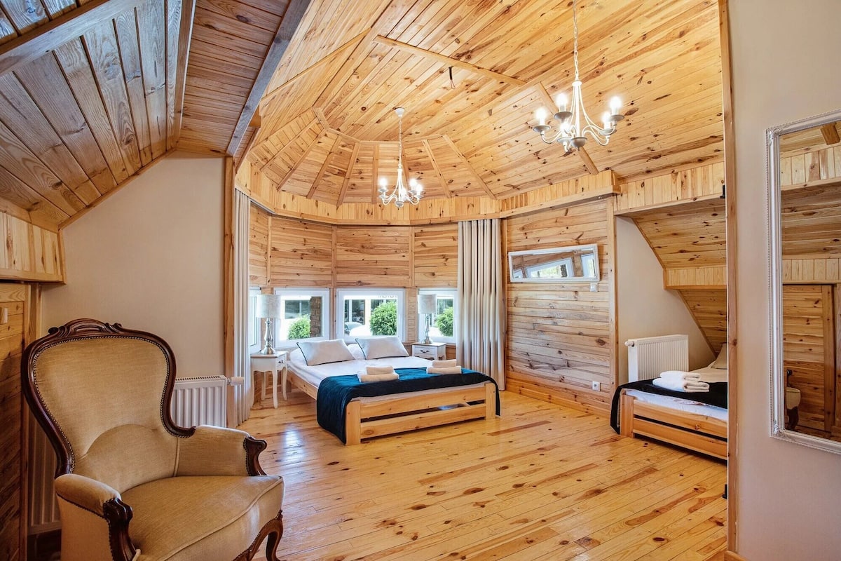 Basic Quadruple Room | Iron/ironing board, cots/infant beds, free WiFi, bed sheets