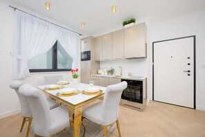 Private kitchen - Grzybowska Elegant Apartment by Renters (Warsaw)