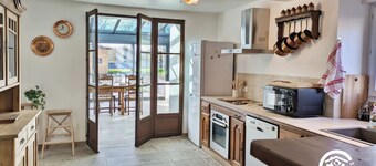 Charming Village Gîte, 4 Bedrooms, Garden, Near Sainte-Suzanne, Fully Inclusive
