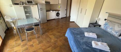 1 chambre, fer et planche à repasser, Wi-Fi, draps fournis