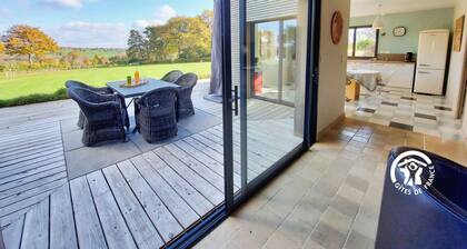 Luxury cottage with spa and private fishing pond