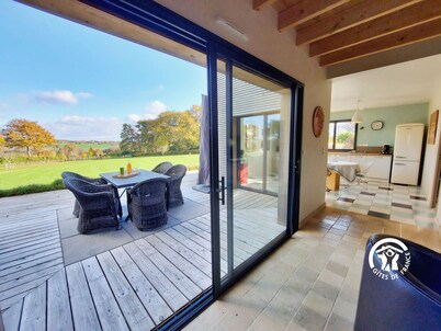 Luxury cottage with spa and private fishing pond