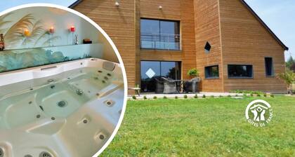 Luxury cottage with spa and private fishing pond