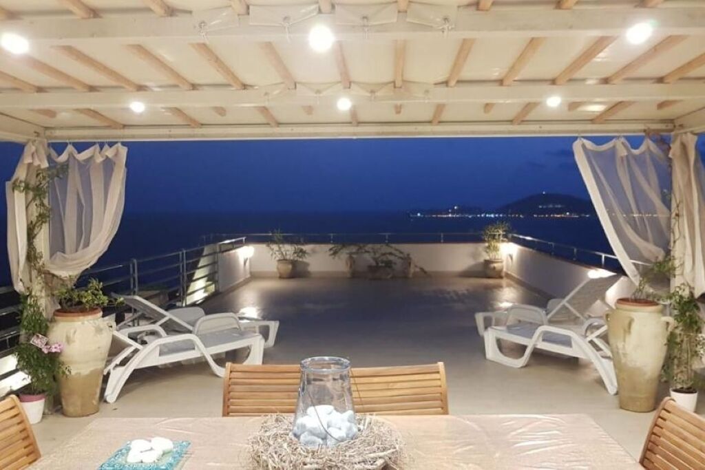 屋外ダイニングエリア