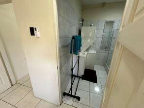 Toallas, jabón y papel higiénico