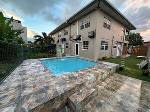 Outdoor pool - Cody one bedroom apartment  (Scarborough)