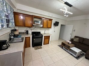 Private kitchen - Cody one bedroom apartment (Scarborough)