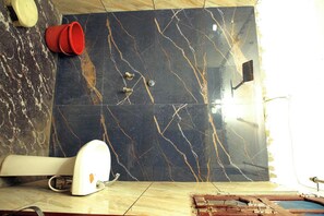 Serviettes fournies, savon