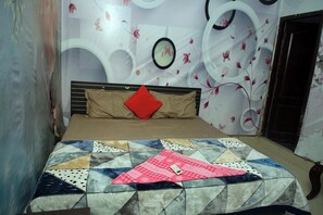 1 bedroom, free WiFi, bed sheets - The Brighton Hotel (Paonta Sahib)