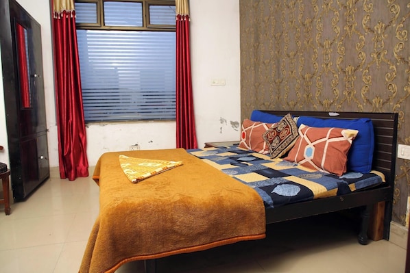 1 bedroom, free WiFi, bed sheets